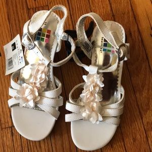 Kids kitten heel shoes